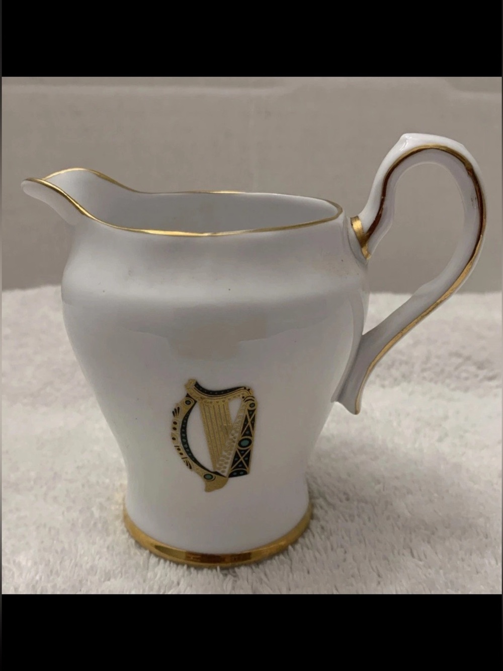 🎄🧑‍🎄 Vintage Royal Tara Ireland Creamer Irish Harp Gold Trim Fine Bone China